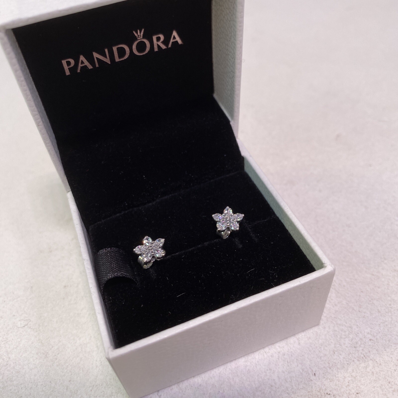 2020 PANDORA Sparkling Snowflake Stud 