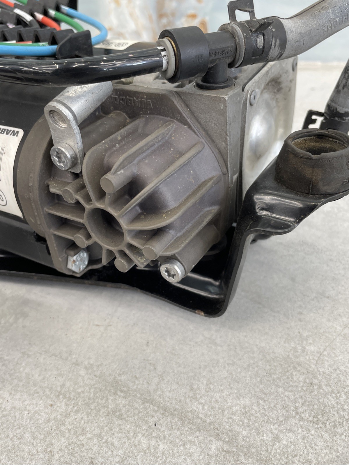 2009 Bentley Continental Flying Spur Air Ride Suspension Compressor 3D0616005M
