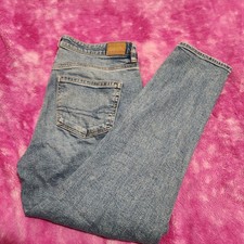 American Eagle Outfitters Mom Jean Distressed Light Wash Size 6