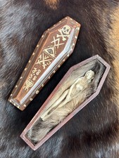 Gamsjaga Mödlein corno di cervo scultura mummia/scheletro donna MEMENTO MORI