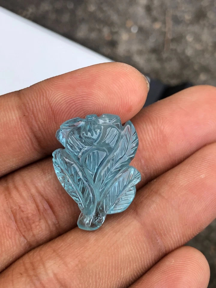 Unheated nice blue aquamarine special flower carving handmade design 19.75 carat - Image 4 of 4