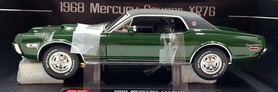 Sun Star 1/18 Scale Diecast 1575 - 1968 Mercury Cougar XR7G - Dark Green - Image 3 of 4