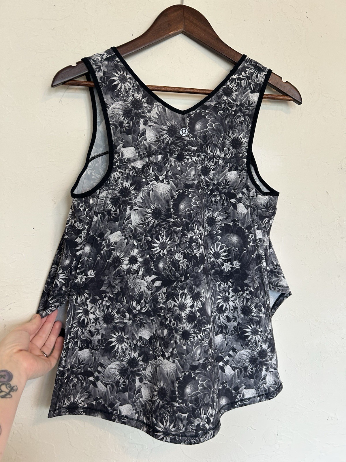 Lululemon Flowabunga Run Split Singlet Dark Flora… - image 2