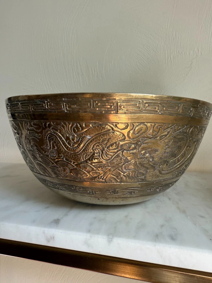 Antiguo cuenco pesado chino grabado en bronce marcas Xuande siglos XVII-XVIII Foto 4 de 4