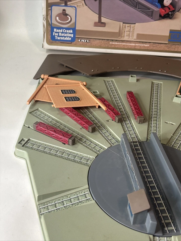 Conjunto de peças toca-discos ERTL Thomas the Tank Engine & Friends série trilho dourado - Imagem 2 de 4