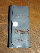ANCIEN ETUI NIKON AVEC LAMES DE NETTOYAGE D'OBJECTIF SOUPLE - TISSU D'OBJECTIF 