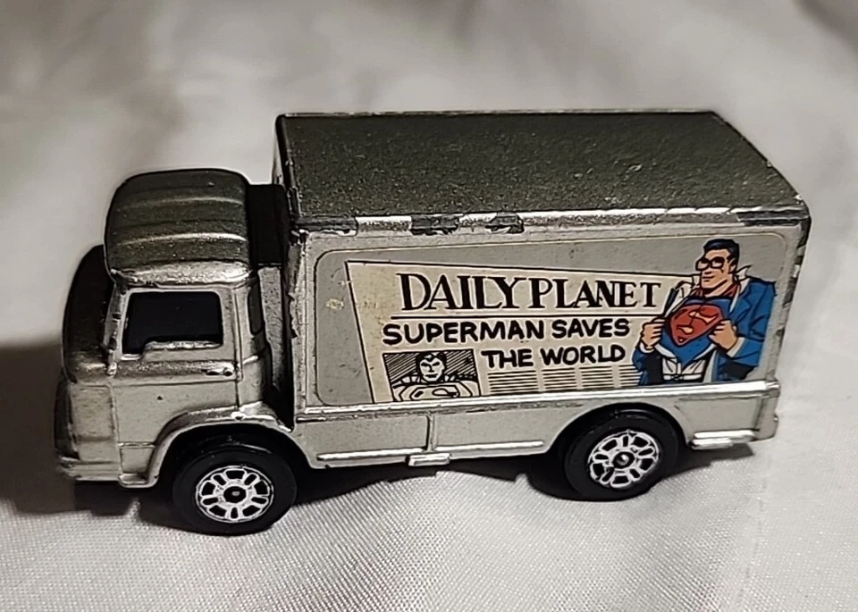 Silver Superman Daily Planet "SUPERMAN SAVES THE WORLD" Truck. Corgi Jr. Pics!  - Image 2 of 4