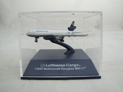 New-Ray Sky Pilot Mc Donnell Douglas MD-11 Lufthansa Cargo - 1:850