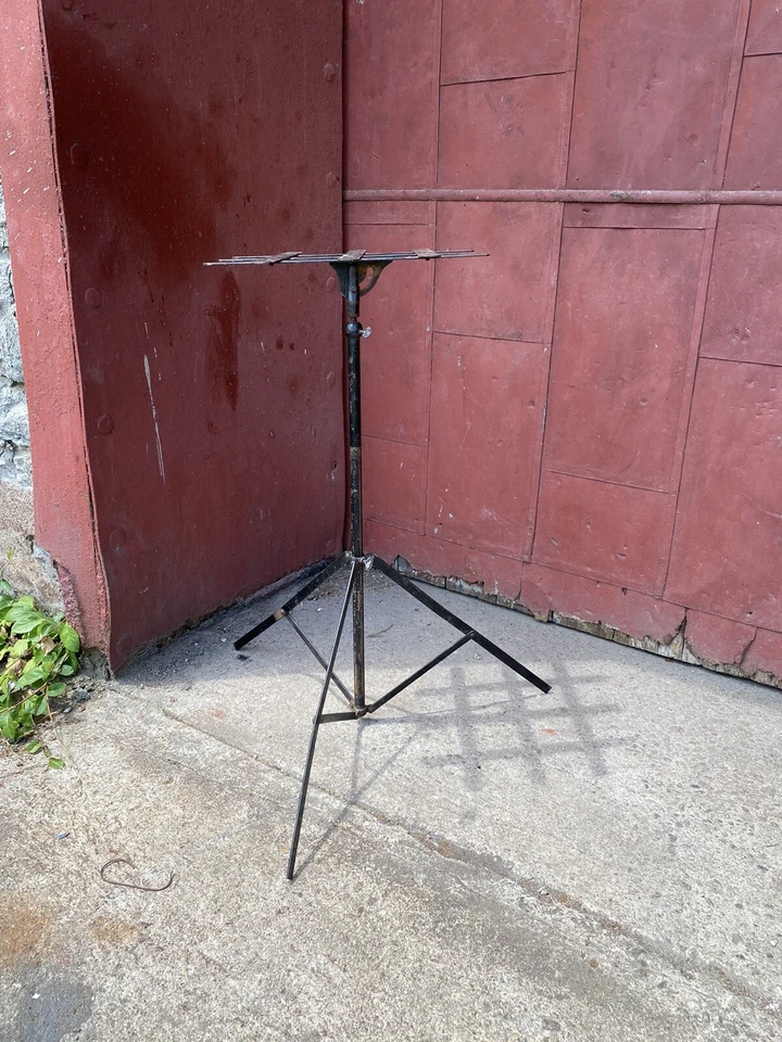 Antiguo soporte industrial para plantas de hierro fundido plegable flor jardín iglesia Foto 2 de 4