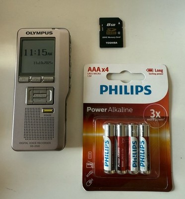 Olympus DS-2500 Digital Voice Recorder Professional Dictation 8GB Speicherkarte 