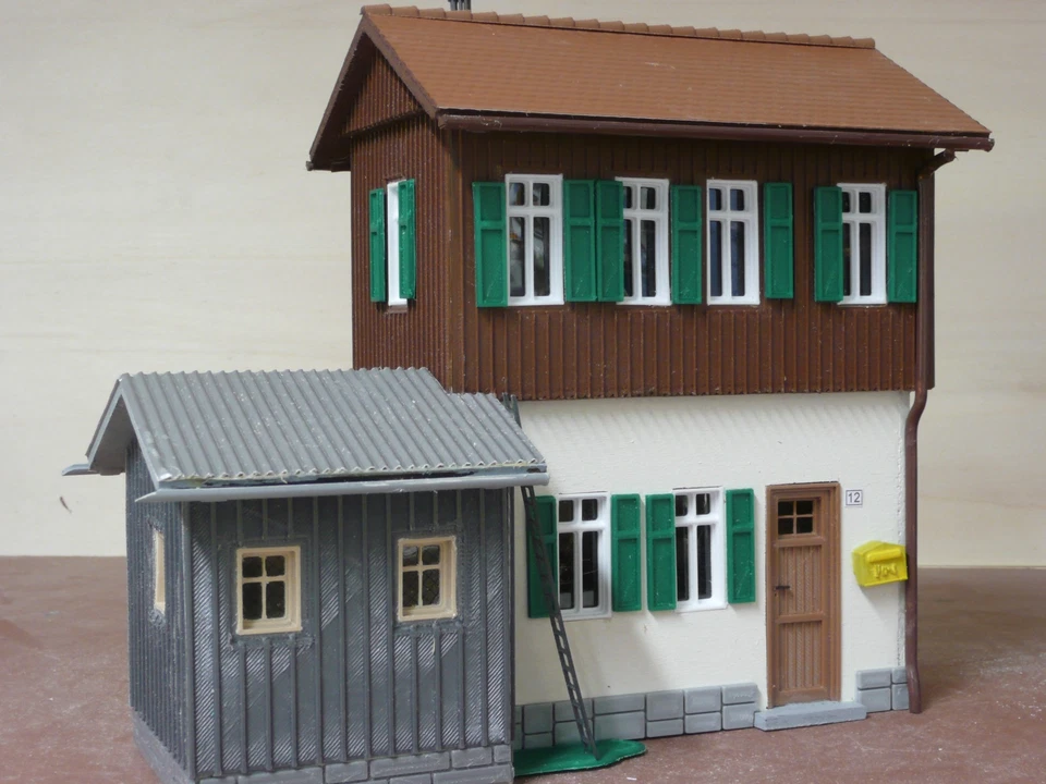 Bahnwärterhaus für Spur 1 (1/32)