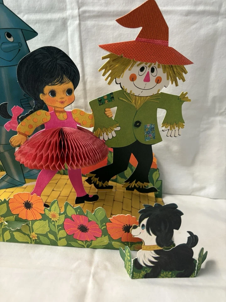 Centro de mesa de fiesta de papel vintage con sello de los años 70 Mago de Oz Foto 4 de 4