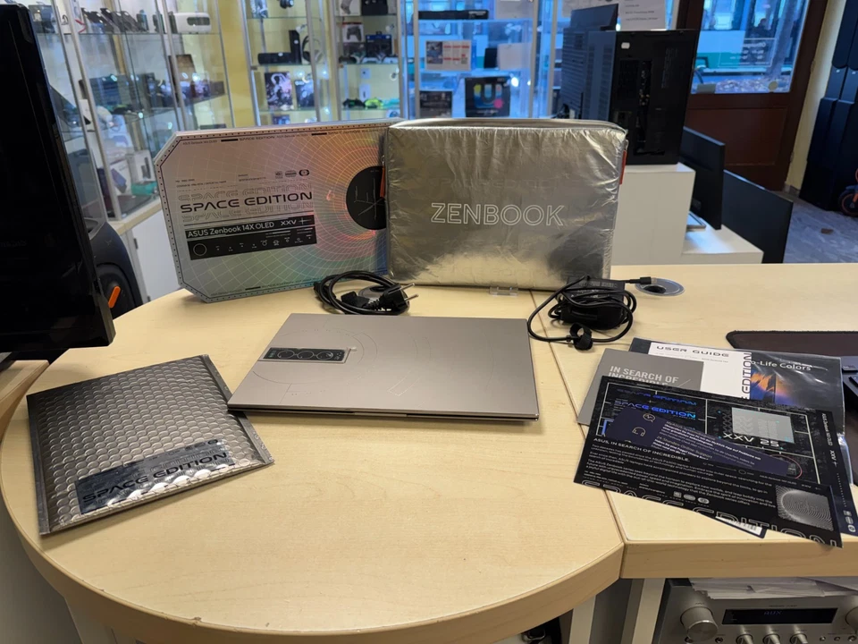 ASUS Zenbook 14X Space Edition OLED 14 Zoll i9 12900H 32 GB RAM 1 TB - Bild 2 von 4