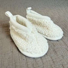 Baby Gap Sherpa Fleece Booties Newborn 0-3 Months Cream Beach Pebble