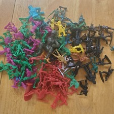 Plastic Toy Soldiers / Figures Lot