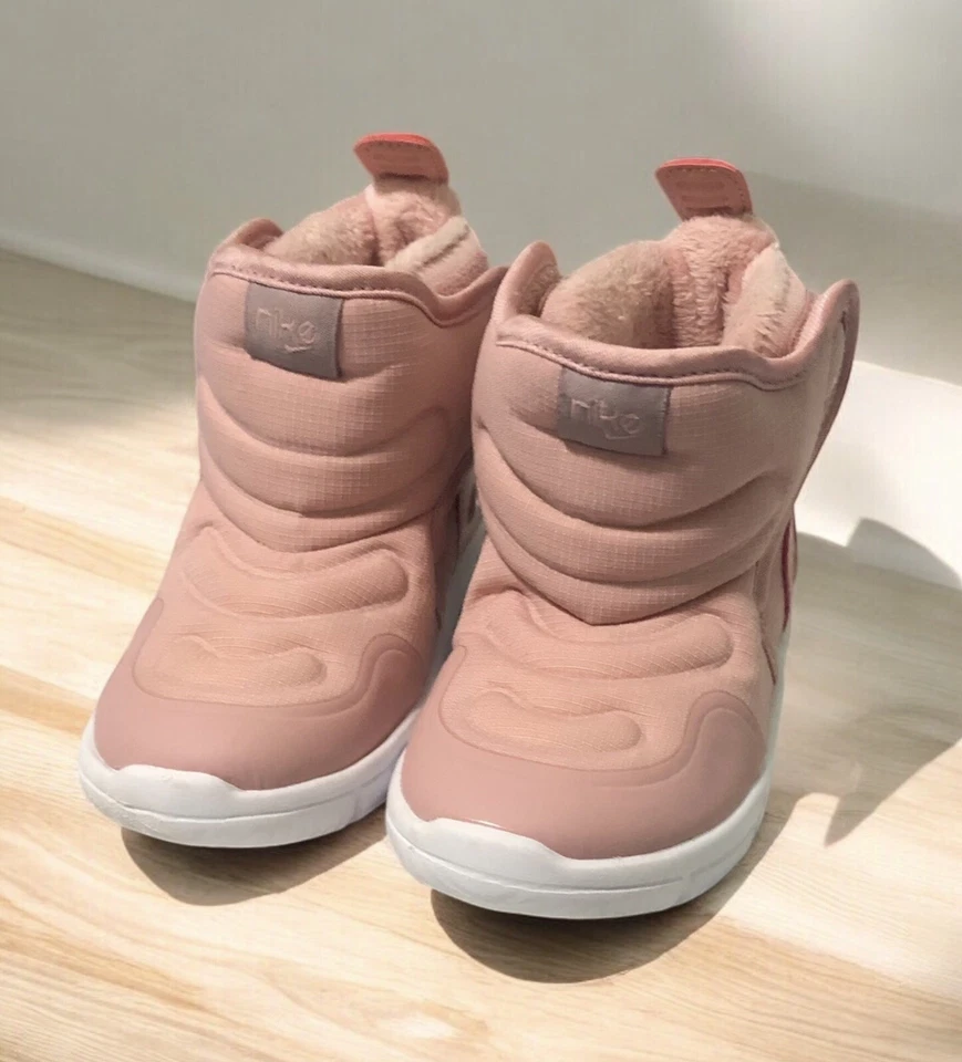Bota Nike Novice (Pink Glaze' Td) Estilo para niños pequeños: Av8338 9C Foto 2 de 4