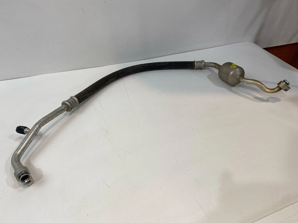 Manguera de succión para aire acondicionado Toyota Sequoia 2008-2020 5,7 L OEM 887120C140 Foto 2 de 4