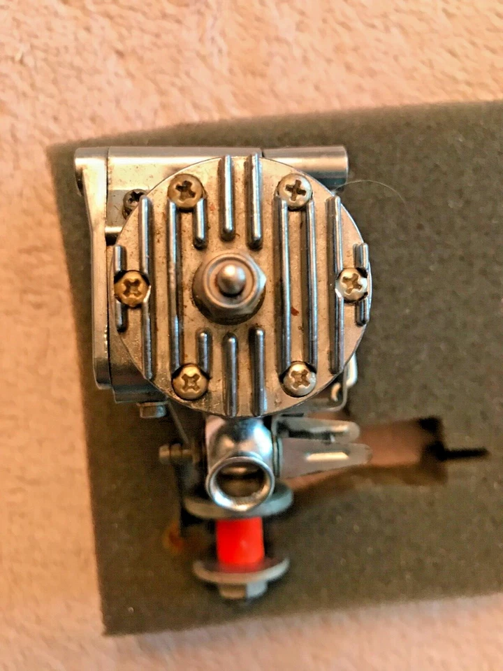 VECO .35 RC --NIB--NEVER FUELED OR MOUNTED-- HIGHLY COLLECTABLE - Image 4 of 4