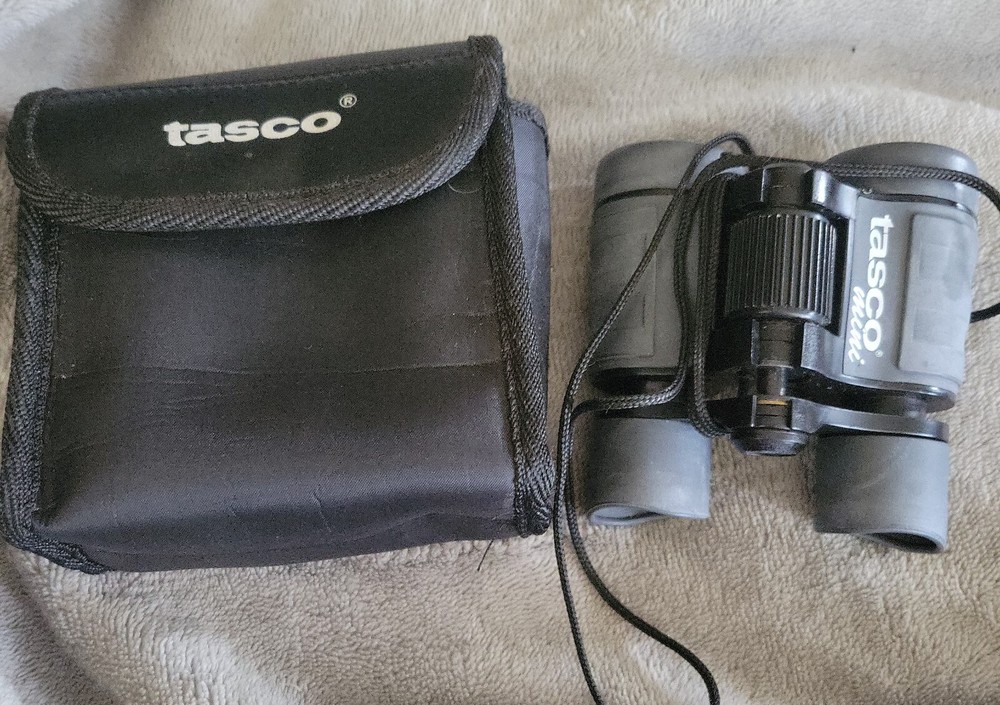 Tasco Mini Binoculars with Case 25-4x30BK 302FT @ 1000YDS