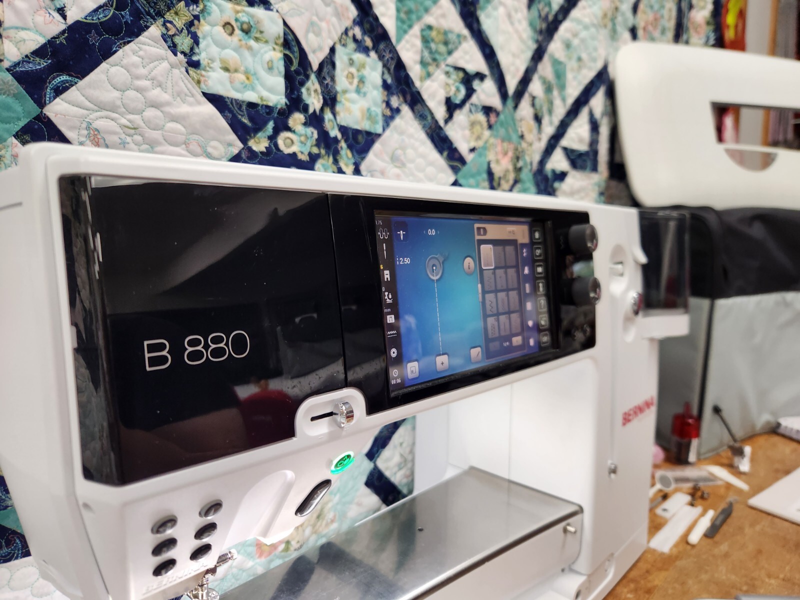 Bernina 880 Sewing/Embroidery Machine! Professionally Serviced! Free