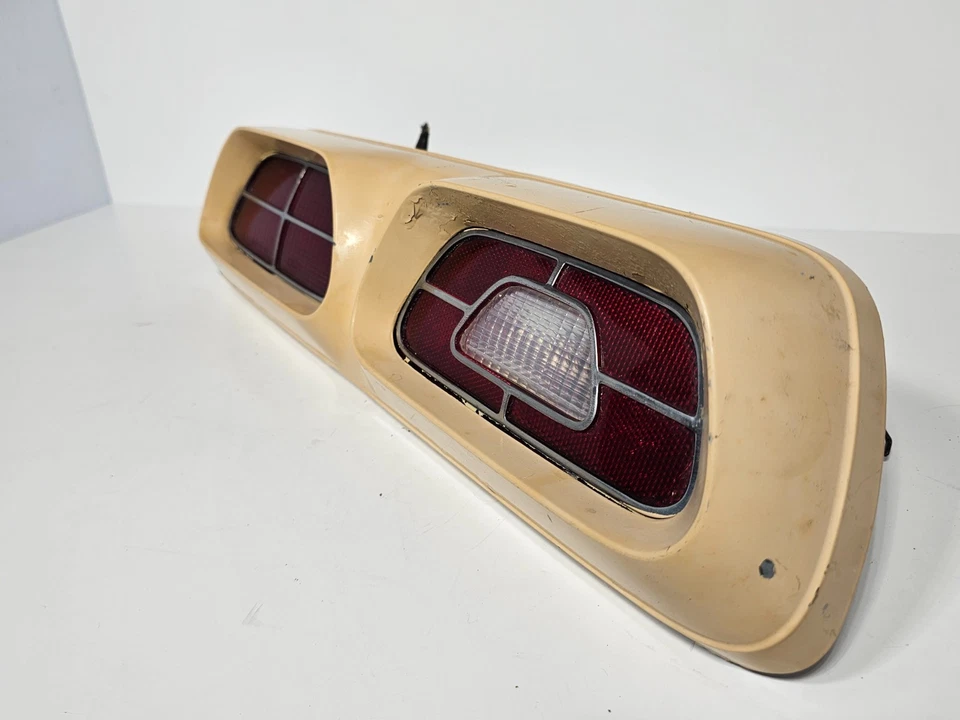 Conjunto de luces traseras laterales para pasajero derecho Mercury Comet 1970-1977 color tostado D0GB13440-F Foto 3 de 4
