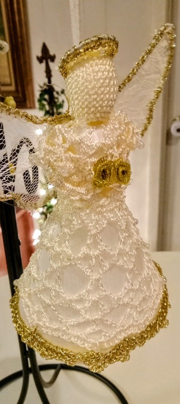 VINTAGE CROCHET LACE ANGEL CHRISTMAS TREE TABLE DECORATION OFFWHITE  BEAUTY TINY