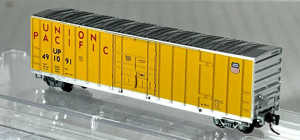 MICRO-TRAINS Z SCALE 50' RIB SIDE BOX CAR UNION PACIFIC 51100163 - Image 2 of 3
