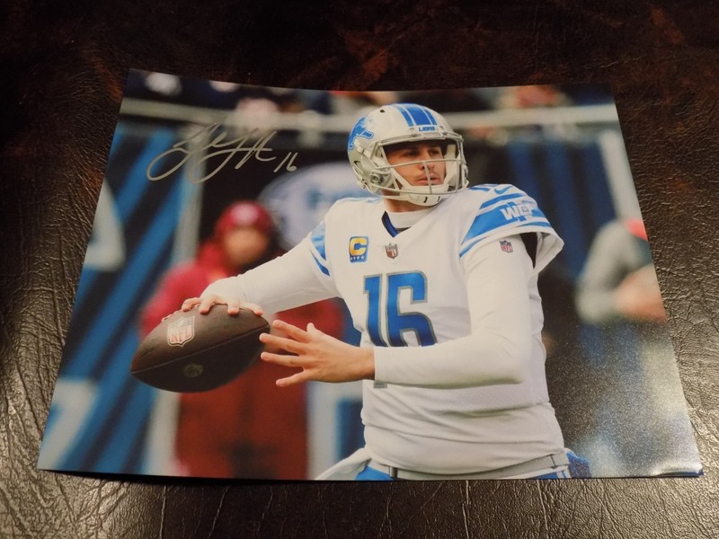 JARED GOFF AUTOGRAPHED LIONS 8X10 PHOTO W/COA