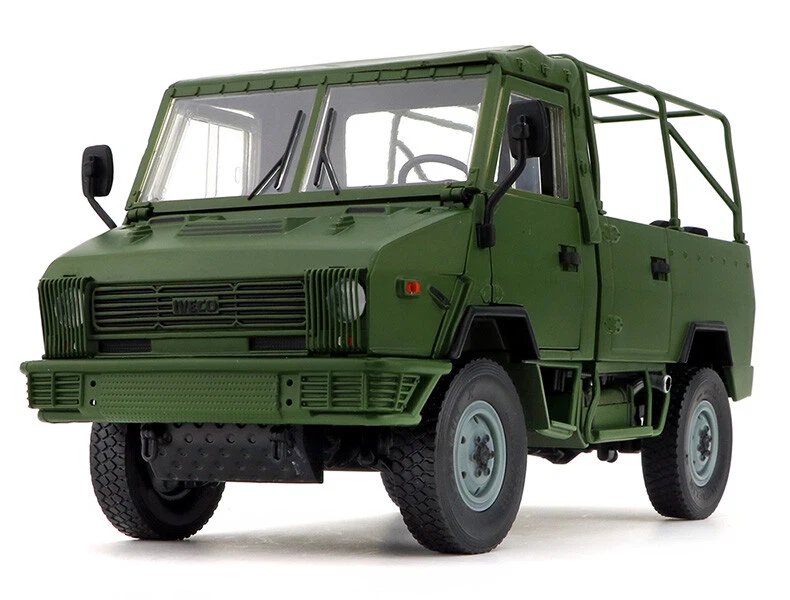 1/24 IVECO Military Vehicle NJ2046 Metal Diecast Model Car Green In Box - Image 2 of 4