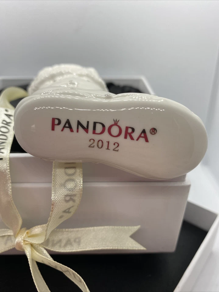 PANDORA Joyería Navidad 2012 Adorno Porcelana Santa Medias con Dije Bolso  Foto 3 de 4