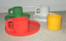Set of 4 Vintage INGRID Stacking Snack Plates & 3 Mugs - Red White Green Yellow