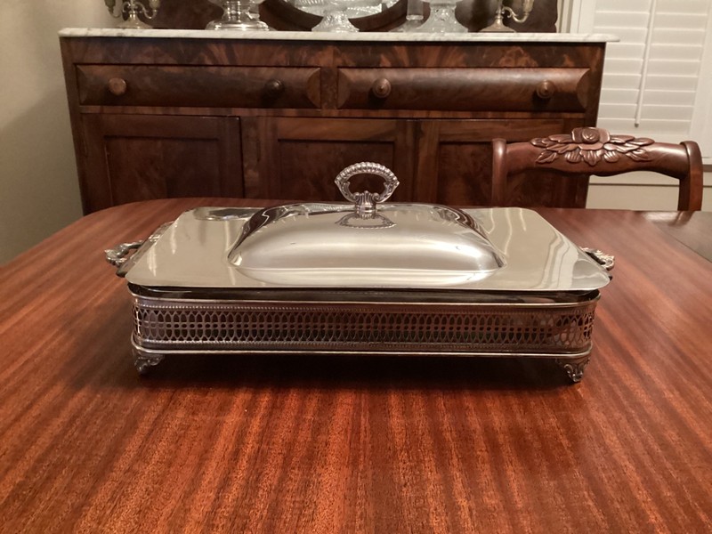 Vintage Sheffield Silver Company : Silverplated Lid and Base and Dish