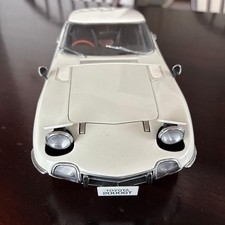 AUTOart TOYOTA 2000 GT COUPE 1/18 Diecast Car