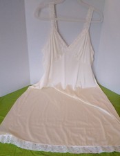 Full Slip Cabernet 100 Nylon Silky Ivory Wide Strap Size XL Stretchy