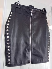 Lederrock mit Nieten
