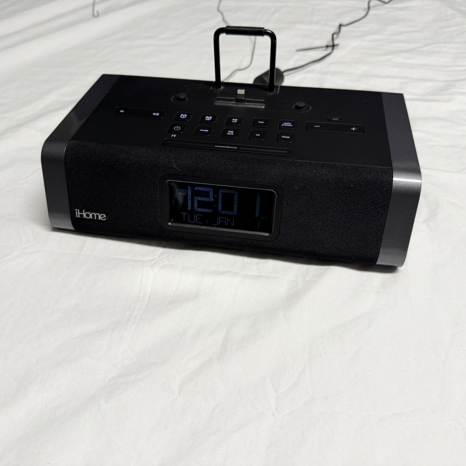iHome Lightning Dual Alarm Clock Docking Station Radio Model iDL45