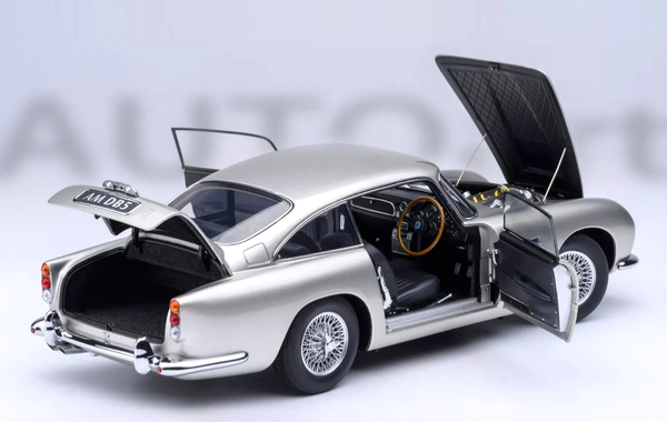 Aston Martin DB5 Coupe Baujahr 1964 Birch-Silver 1:18 Autoart 70287-image