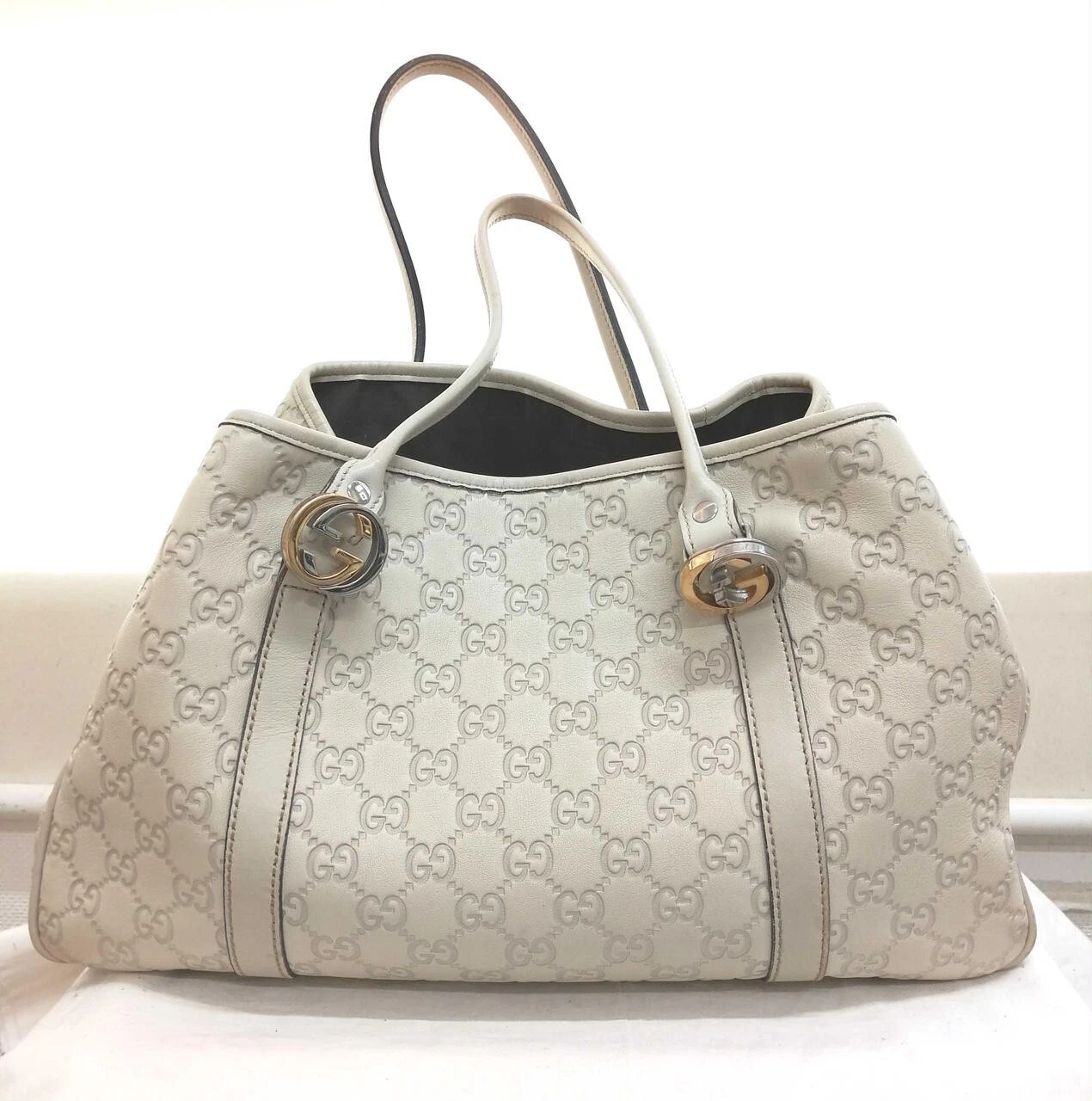 Sac fourre tout GUCCI Shima épaule cuir blanc logo GG OCCASION du Japon