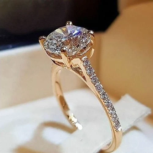 Anillo de boda de compromiso redondo de diamantes creados en laboratorio de 2 quilates con acabado de oro rosa de 14 quilates Foto 2 de 4