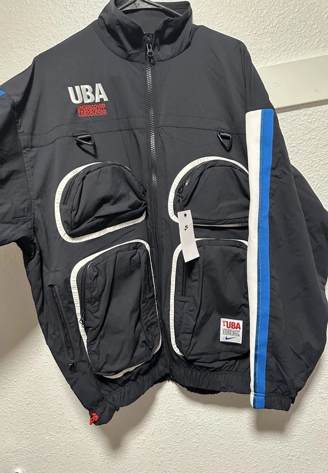 Chaqueta de pista de baloncesto Nike X Undercover UBA Jun Takahashi CW8009-010 para hombre M’s Foto 3 de 4
