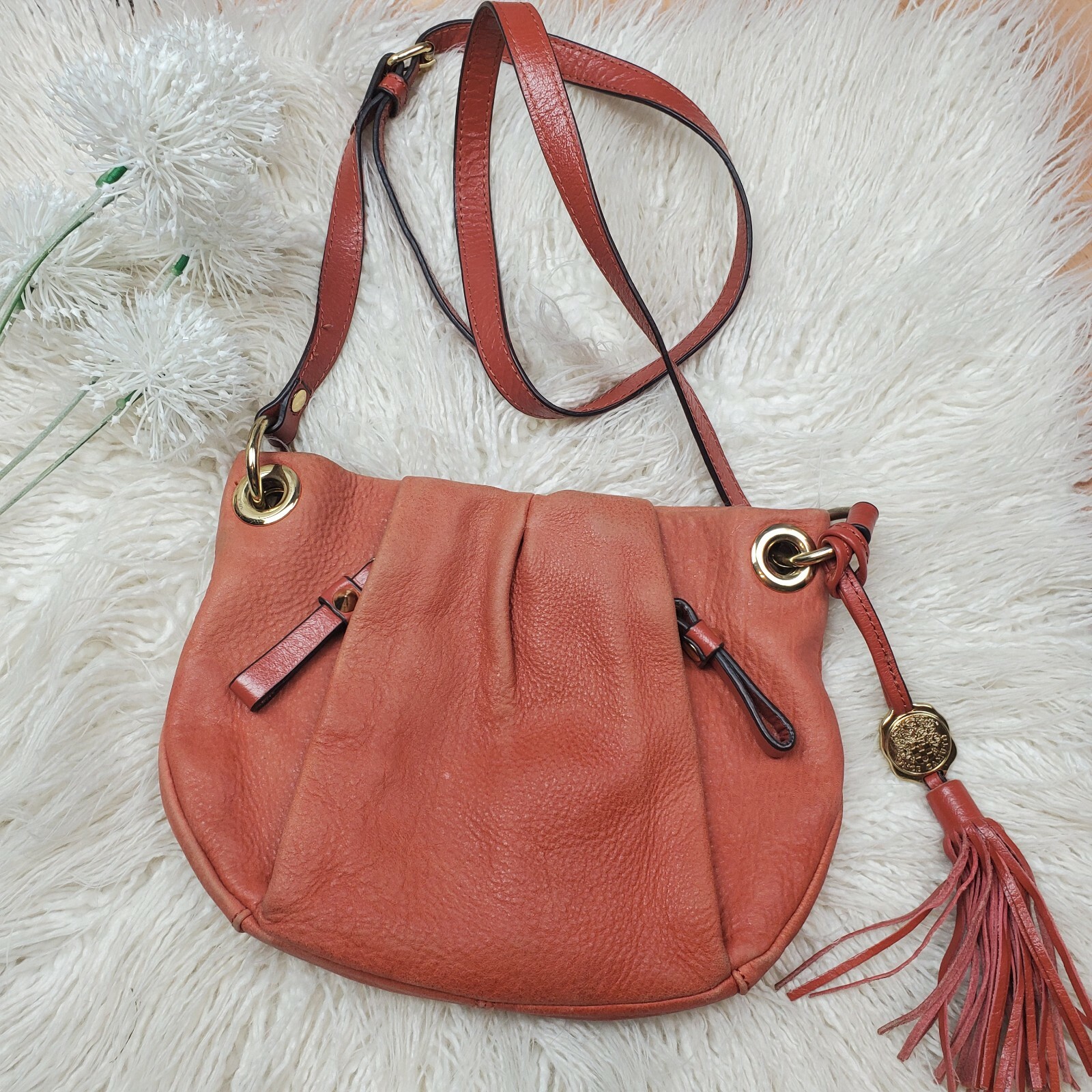 vince camuto delos leather tote