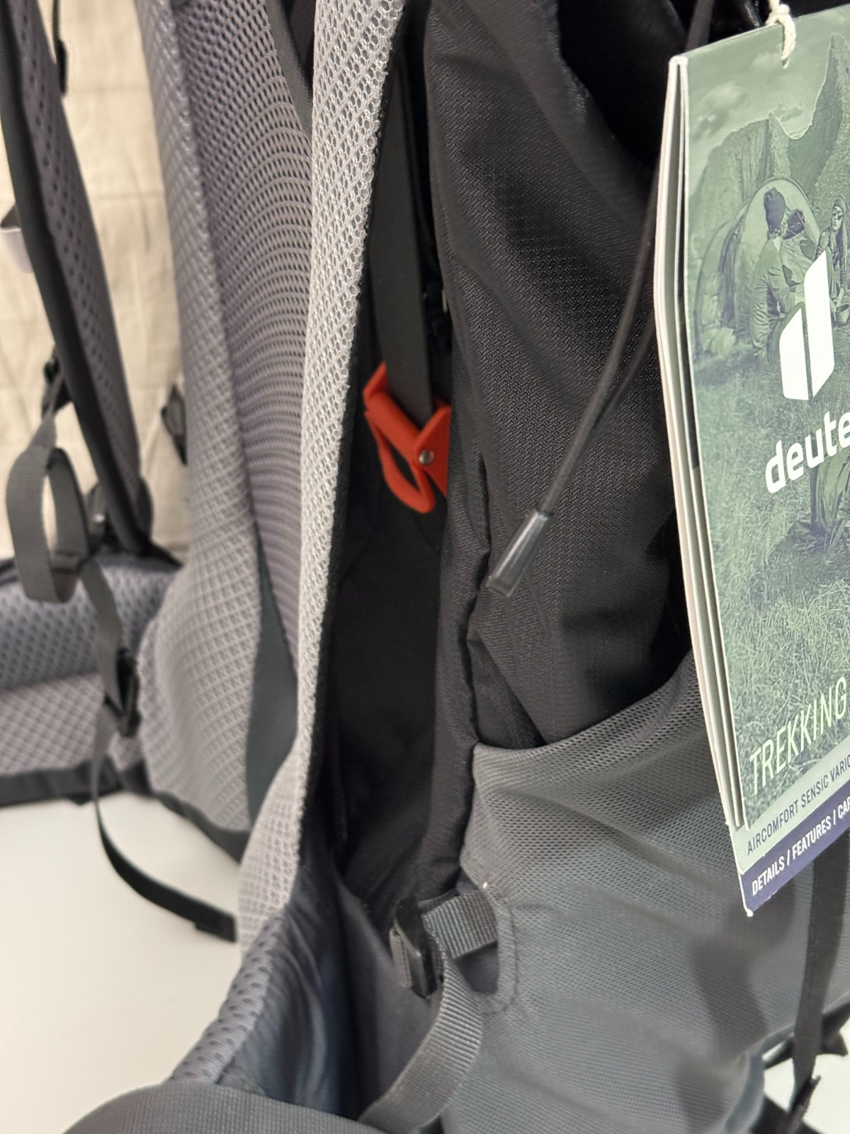 New Deuter Futura Air Trek 60+10 Trekking Backpack (black-graphite) w/ frame