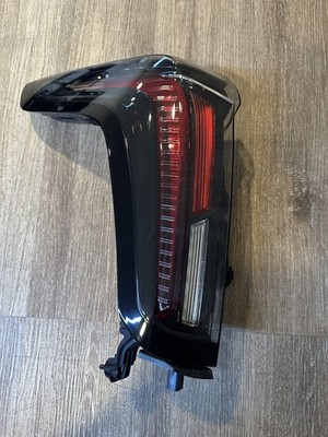 2026 CADILLAC XT6 LH TAIL LIGHT ASSY OEM PART # 85000458 - LIKE NEW !!!