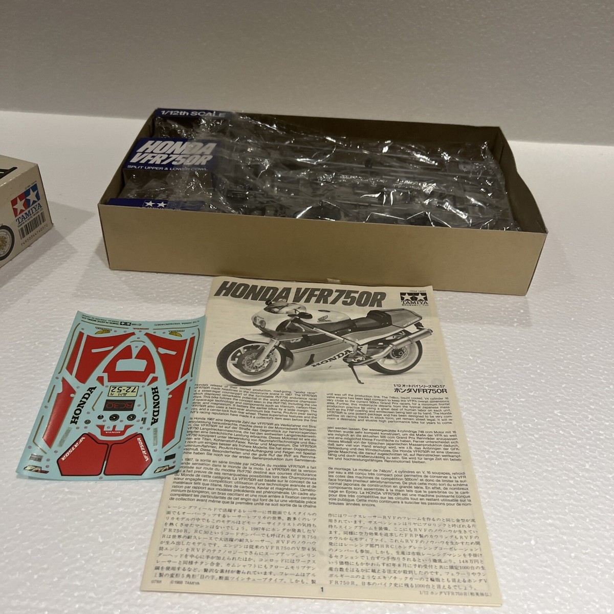 Maquette Moto Honda VFR750R Tamiya 1/12 - Kit à Monter - Détails Réalistes Et Pièces Détaillées