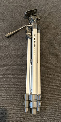 KODAK Gear lightweight aluminum 54" photo/video Tripod.