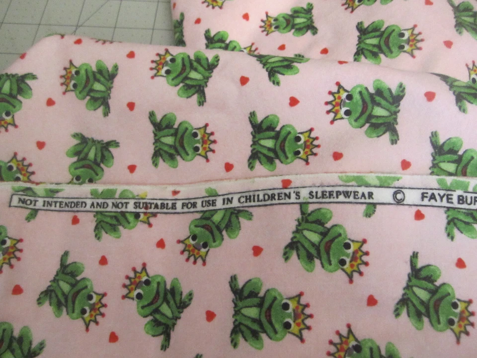 Tela de franela de algodón rosa claro corazones ranas verdes Marcus Bros Burgos Btyx44 Foto 2 de 4