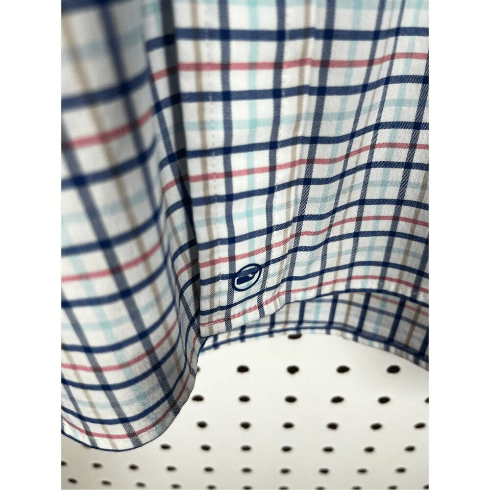 Vineyard Vines Performance button down shirt - image 3