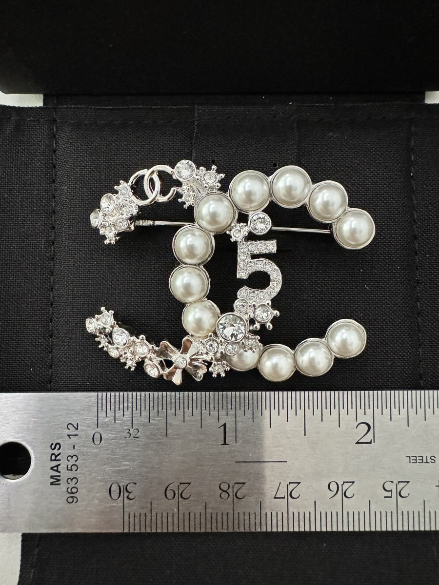【パールが映える】CHANEL ロゴチェーンベルト Silver×White チェーンベルト - メタル、コスチューム パール & ストラス