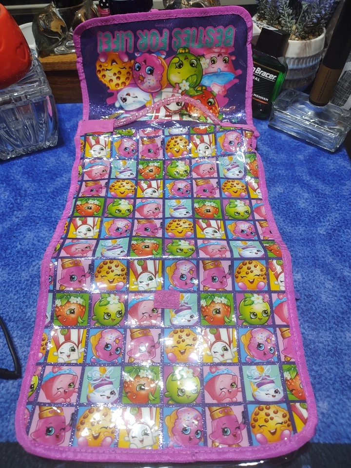 Estuche de transporte de viaje Shopkins triple compartimento de almacenamiento fácil de transportar y guiar Foto 2 de 4