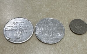Vtg Advertising Dairy Queen Free Sundae 40 Cents Off Royal Treat Token Coin Rare